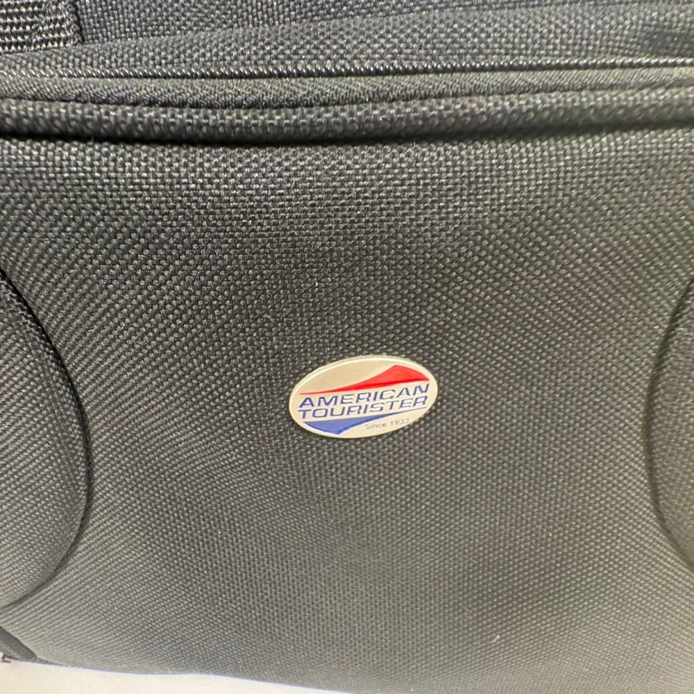 American Tourister Black Small Travel Duffel Bag Carry On Personal Item KL-59